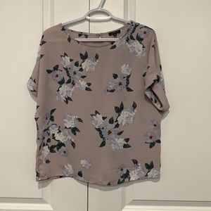 *3 for $21* Like new Dynamite floral blouse